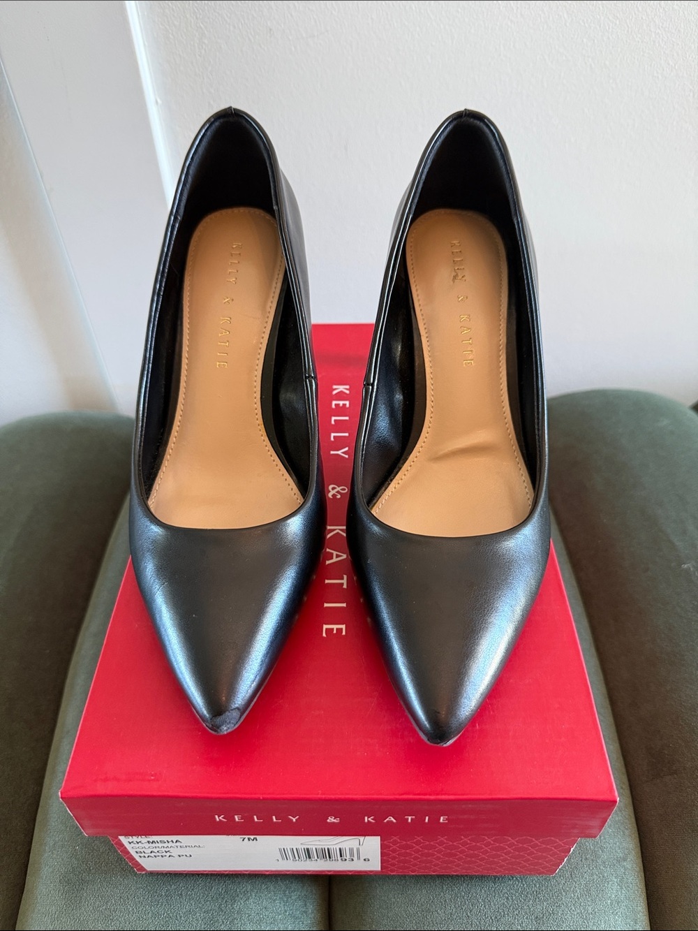 Kelly & Katie Black Pointed Toe Pumps — Sleek Classic Heels